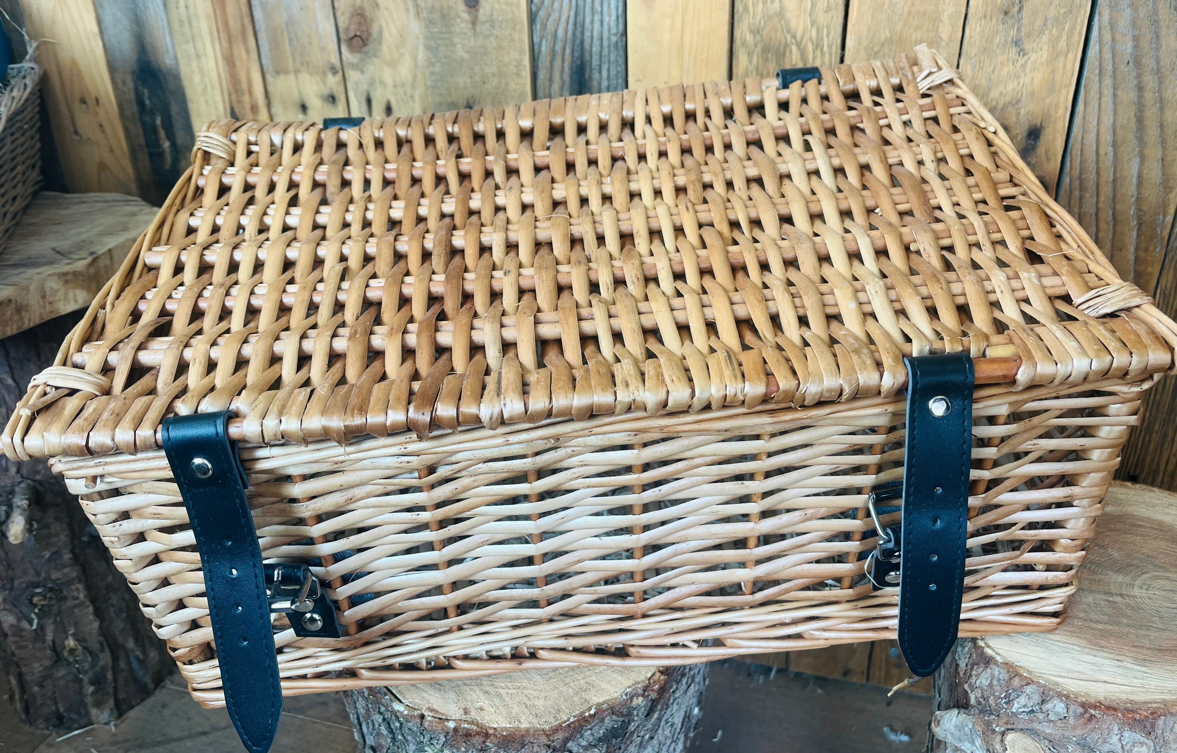 Brown Split Willow Traditional Lidded Hamper with Leather Straps