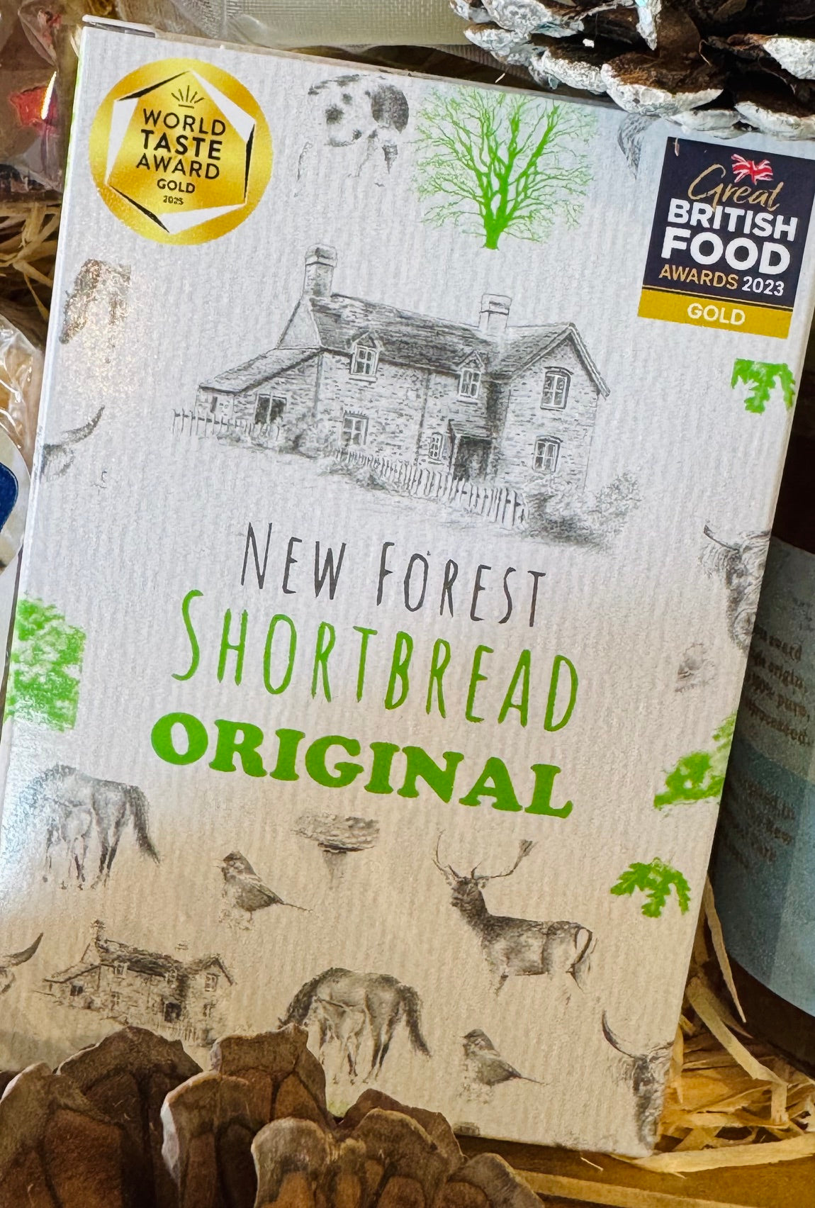 New Forest Shortbread Original giftbox 140g with its World Taste Award Gold and Great British Food Awards 2023 Gold badges