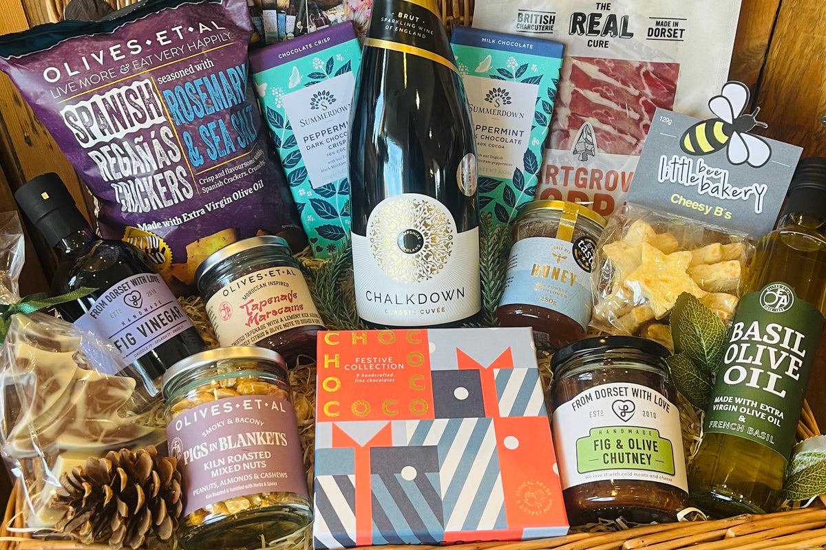 New Forest Hamper Company Festive Chalkdown Classic Cuvee in a traditional lidded Christmas hamper
